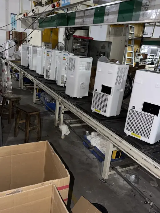 Chaîne de montage de climatiseurs, unités alignées avant emballage