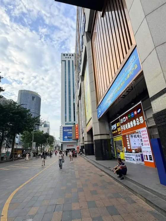 Shopping street in a wholesale district